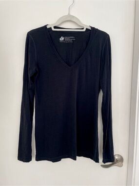 Super Soft fine merino Black V-Neck Long Sleeve Top - Women